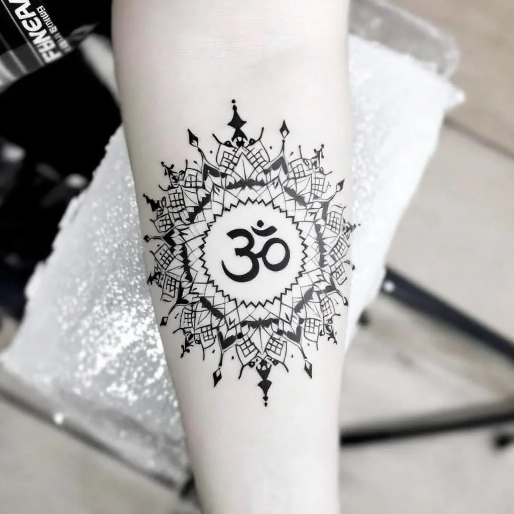 tengo ya un tatuaje de om en el brazo, quiero complementarlo con una estetica dle tipo, tenia pensado un aura alrededor o un tipo de ornamentos tipo mandala que te enviaré ahora para que mas o menos veas el concepto, no quiero un diseño enorme ya que no me quiero tatuar mucho pero lo quiero complementar con una estetica del tipo, te pasare 2 fotos para que veas el tipo de ornamentos o estetia que quiero alrededor, como si del om emanaran el aura y la estetica esta asi ornamental tipo mandala pero sin ser muy grande, incluso un poco tirando para el codo si se puede, a ver que me puedes generar con todo esto. Veras que las imagenes no tienen que ver con mi tattoo, pero es para que tengas la estetica que quiero en mente